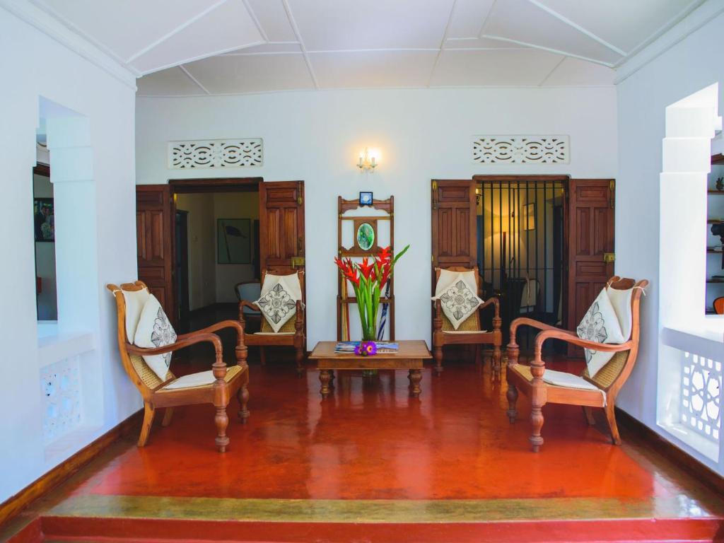 タルペ ワラワ ヘリテージ ヴィラ (Thalpe Walawwa Heritage Villa) 館内設備