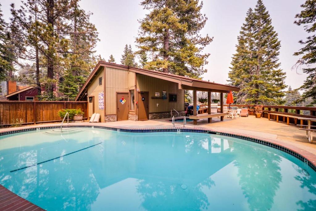 Hidden Valley Condominiums — Hotel in Mammoth Lakes (CA)