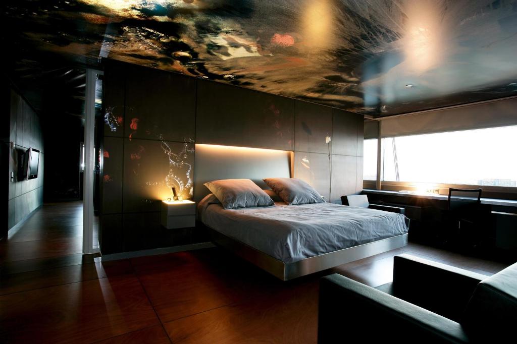 Madrid Puerta America hotel room