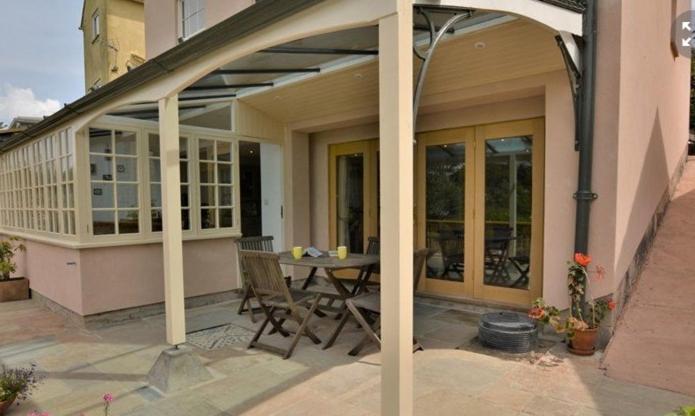 Little Wandas, Uplyme