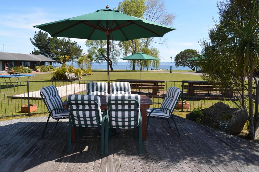 Cedarwood Lakeside Motel & Conference Venue photo