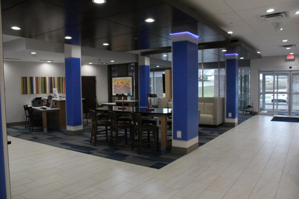 Holiday Inn Express & Suites - Milledgeville photo