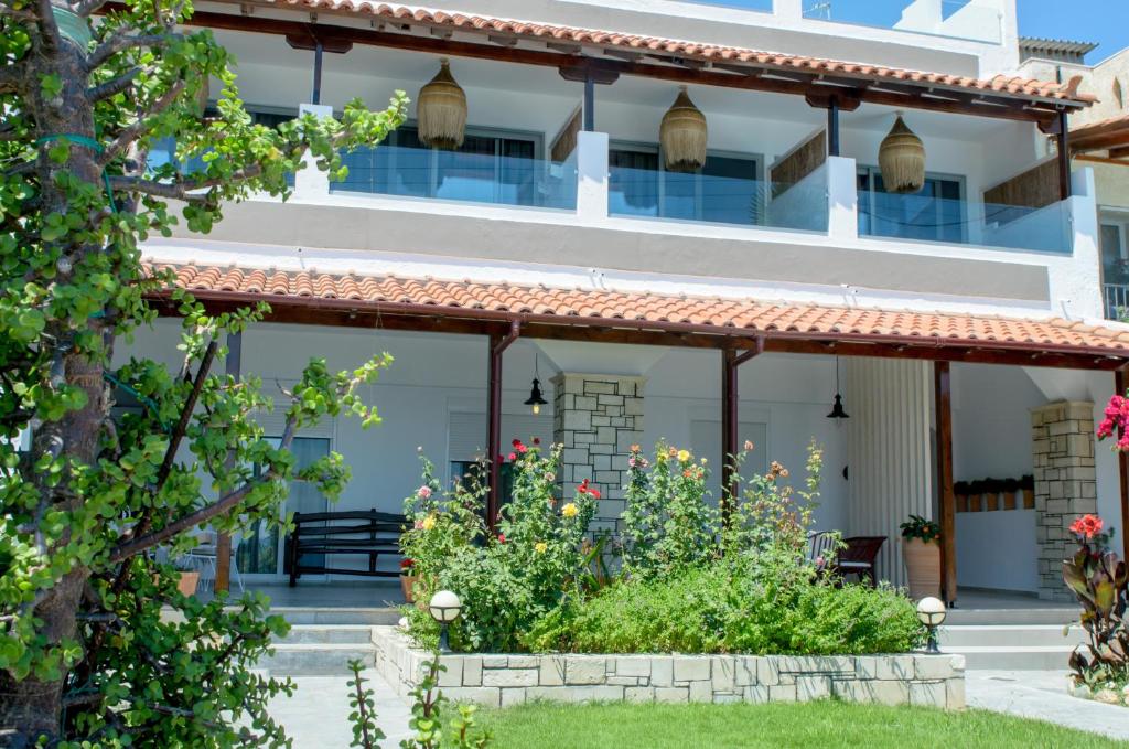 Exterior view, Laia Seafront Luxury Apartments in Crete Island