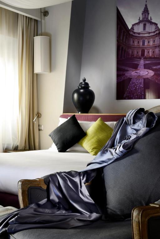 Mario de' Fiori 37 Luxury Suites photo
