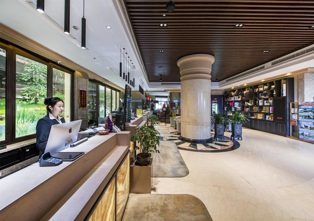 Dalian Sun Moon Lake Hotel 썸네일