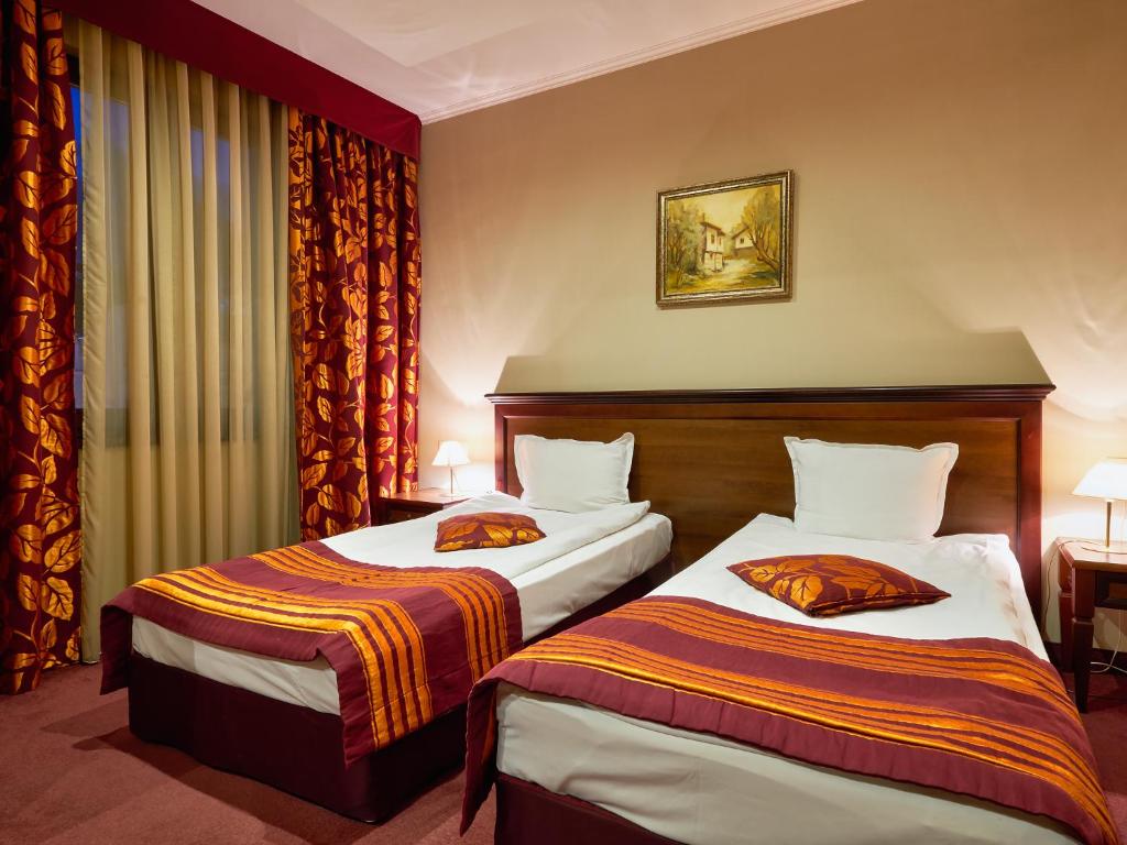 Twin Room - Free Pool Access