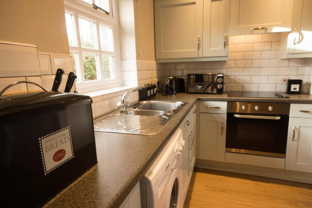 Eyam Cottage - Darwin Lake Holiday Village photo 4