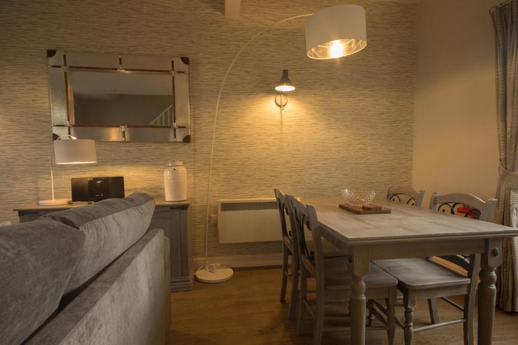 Eyam Cottage - Darwin Lake Holiday Village photo 3