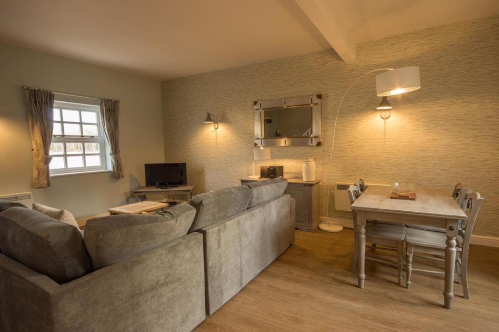 Eyam Cottage - Darwin Lake Holiday Village photo 5
