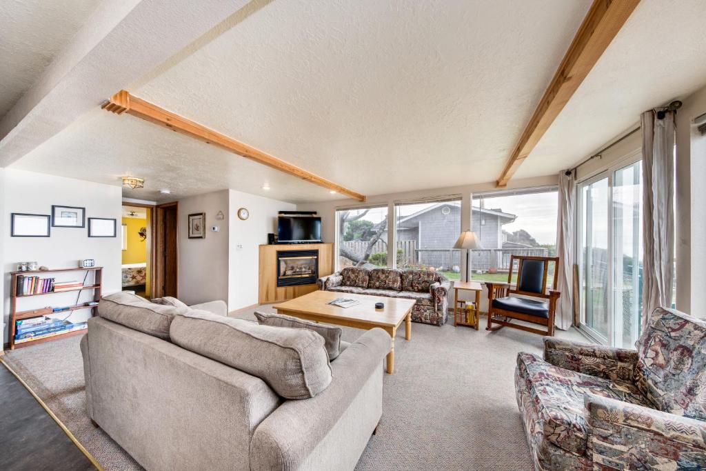 The Best Little Beach House on the Oregon Coast! photo