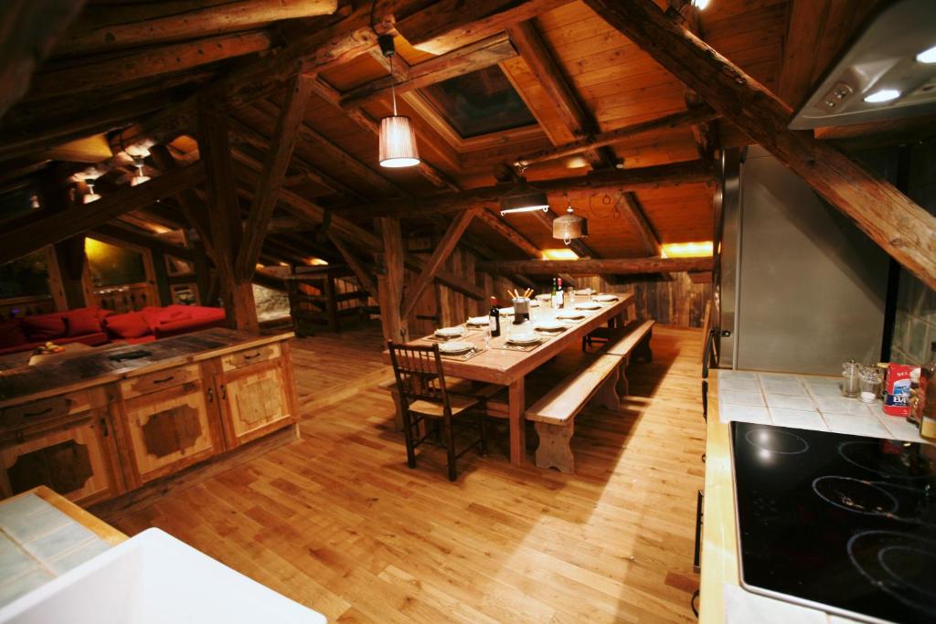 Kitchen, Chalet Tarine in Bourg-Saint-Maurice