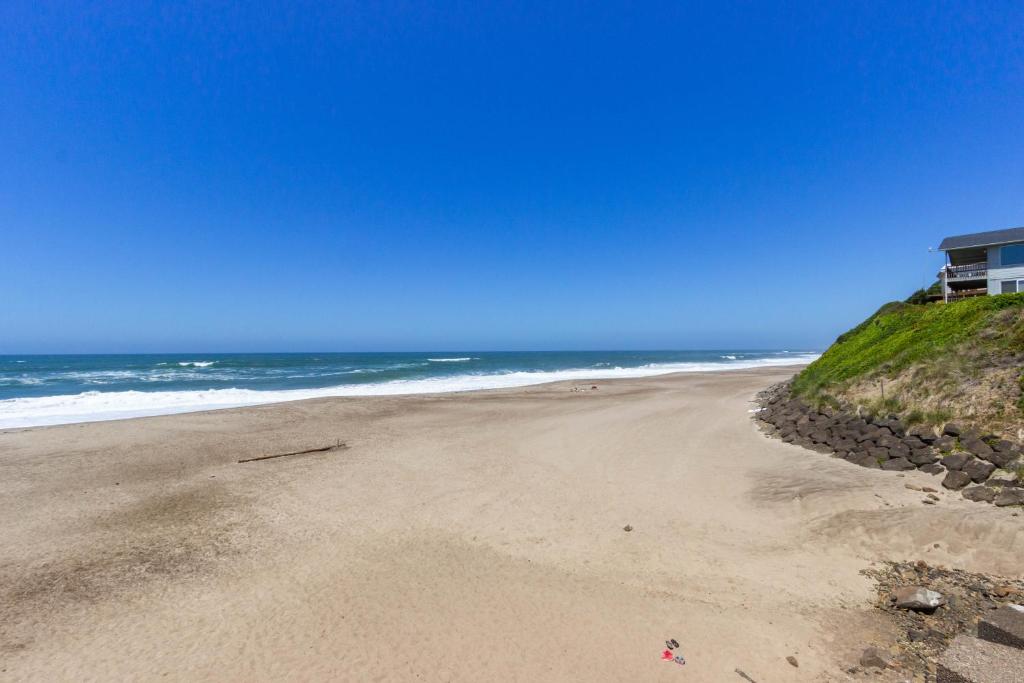 The Best Little Beach House on the Oregon Coast! photo