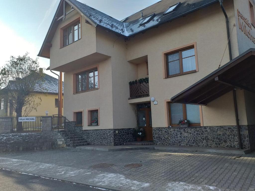 Vila Michal, Bešeňová