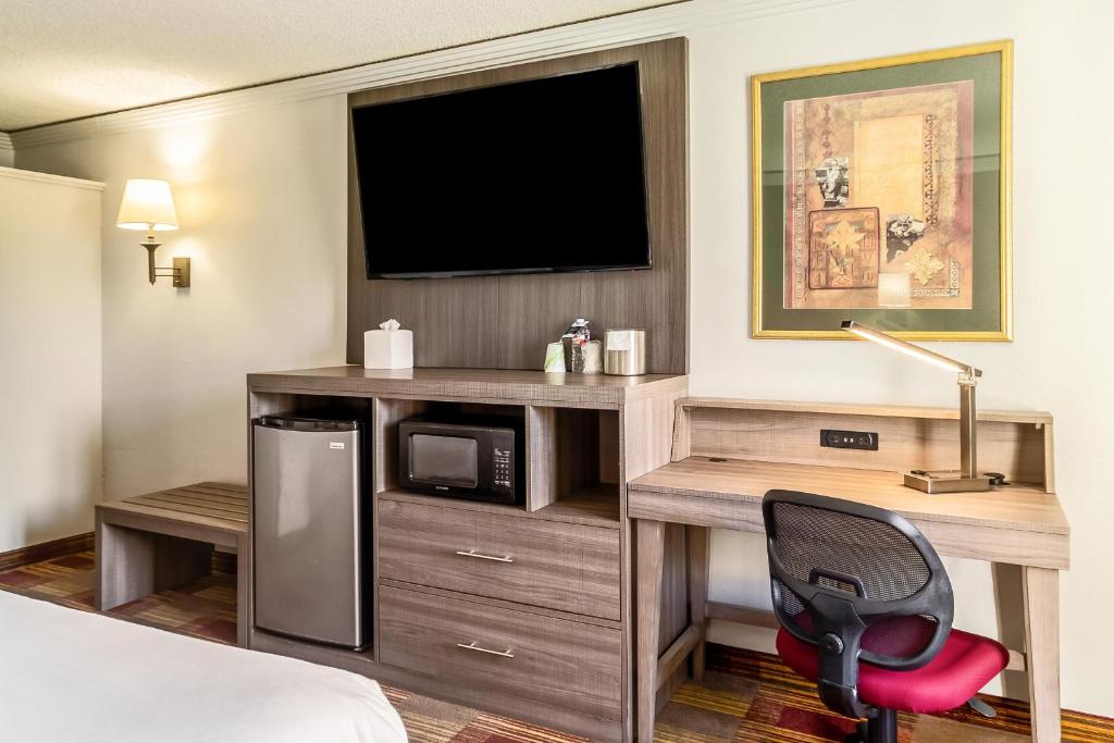 Countryside Suites Kansas City Independence I-70 East Sports Complex Hotel photo