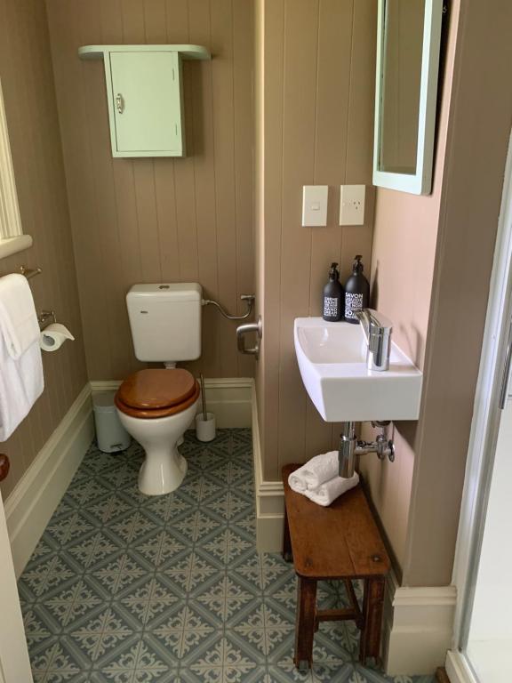 The Vicarage Boutique Bed and Breakfast Oamaru photo