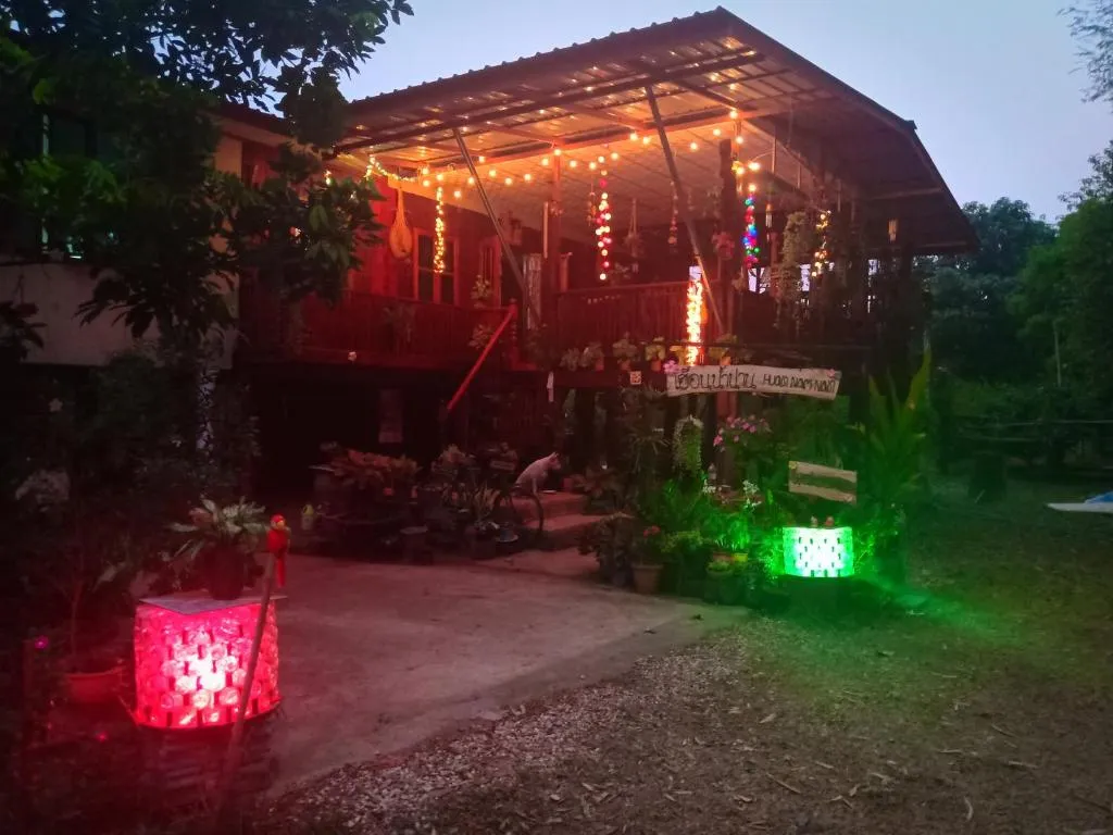 เฮือนน้ำน่าน house by the river nan, hotel v destinaci Uttaradit
