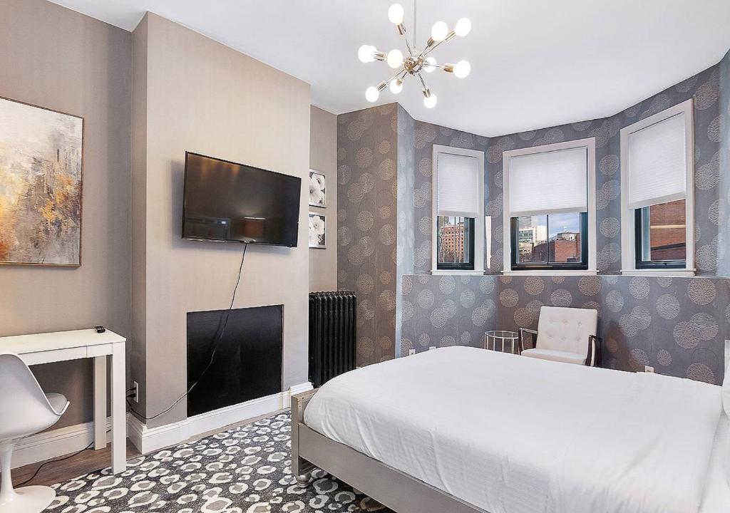 Suites At 143 Arlington Street photo