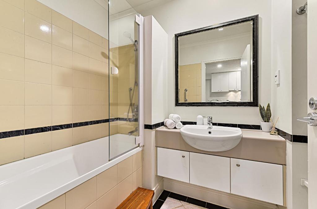Metropolitan Residence - Spacious One-Bedroom Apartment in Central Auckland photo