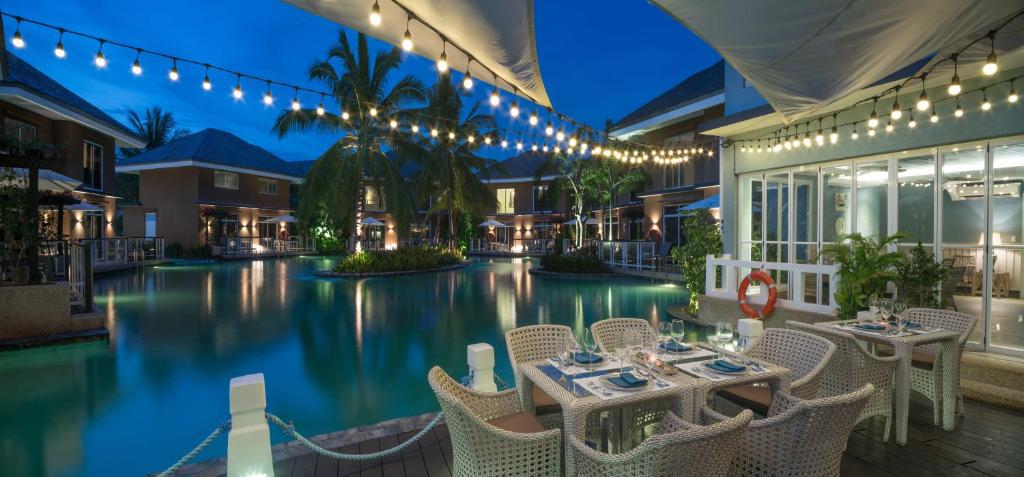 Restaurant, Be Grand Resort Bohol in Bohol