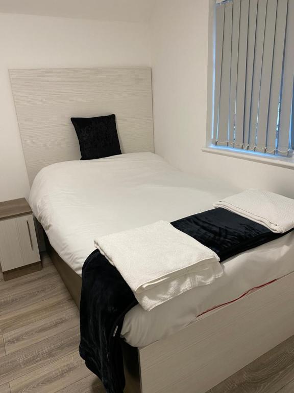 Luxury Lavish Studio Apartments LE1 photo