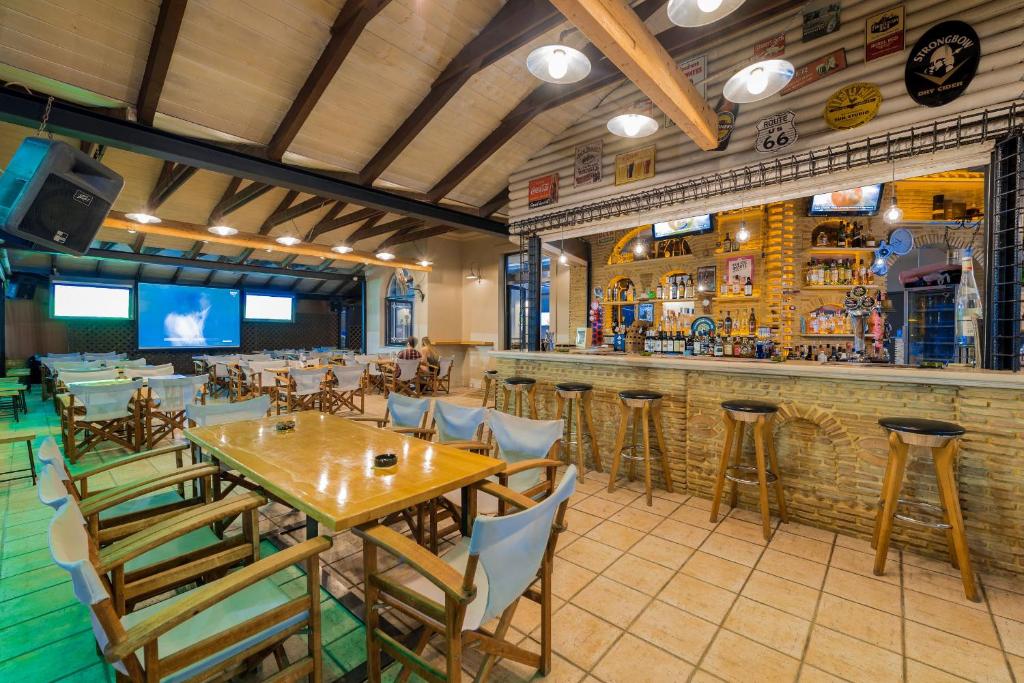 Hotel Cronulla — Restaurant & bars in Kalamaki (Zakynthos), Ionian Islands