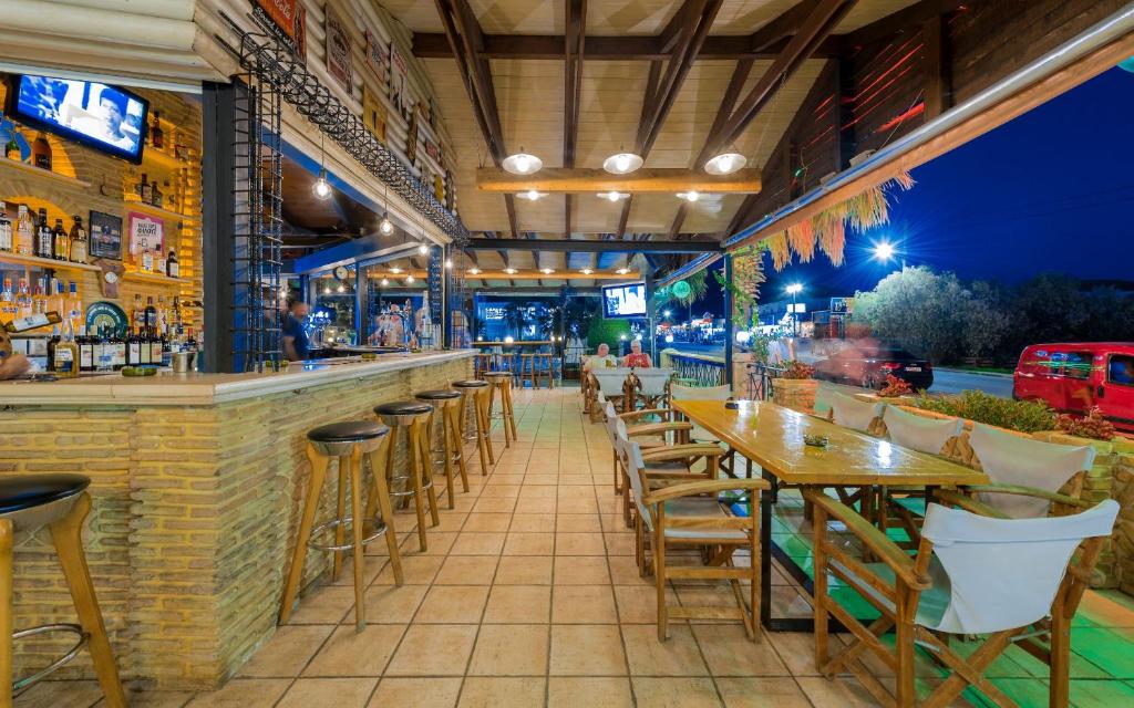 Hotel Cronulla — Restaurant & bars in Kalamaki (Zakynthos), Ionian Islands