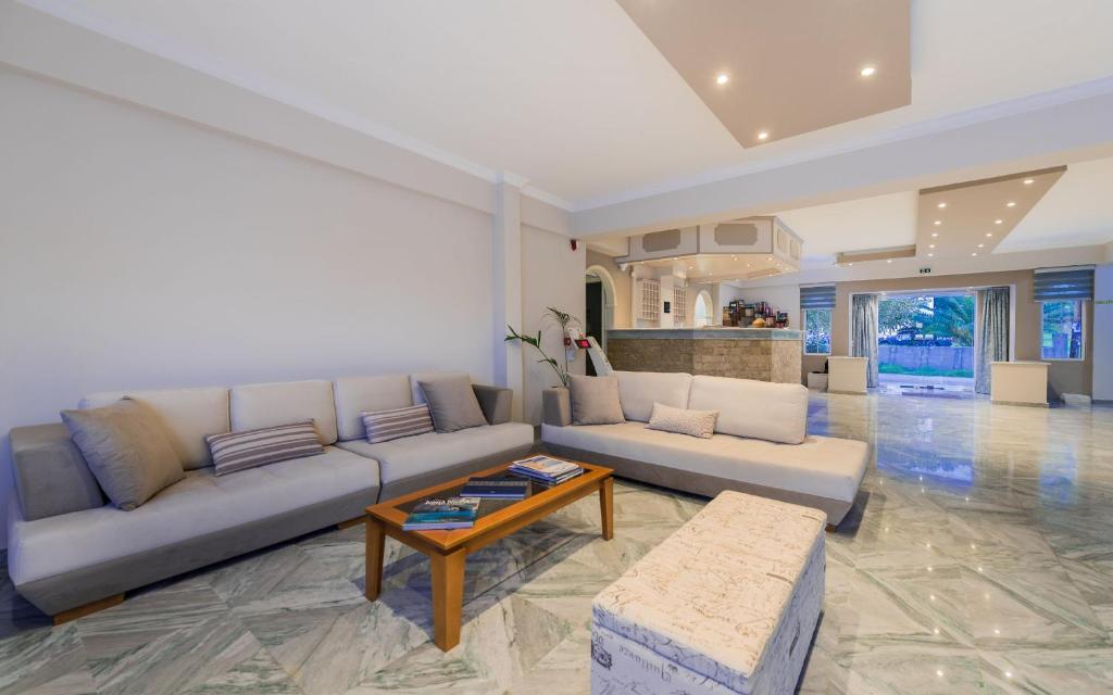 Hotel Cronulla — Hotel rooms in Kalamaki (Zakynthos), Ionian Islands