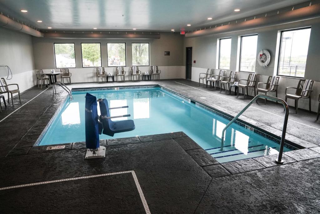 Brookstone Inn & Suites photo