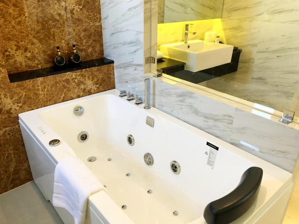 The Green View Hotel