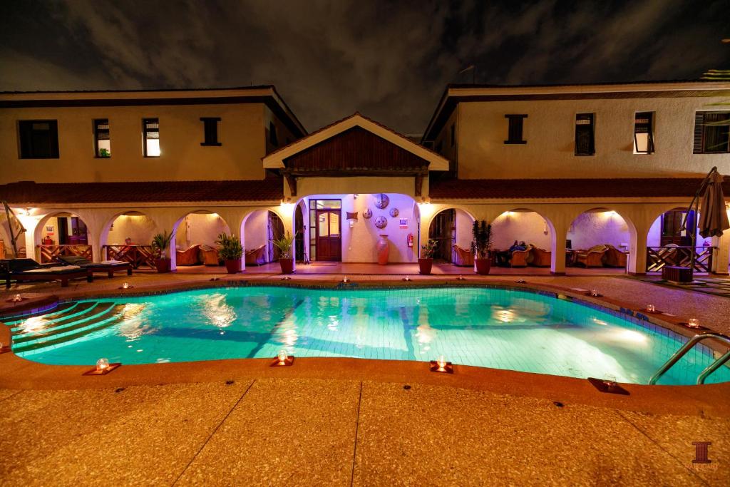 Mahogany Lodge, Cantonments photo