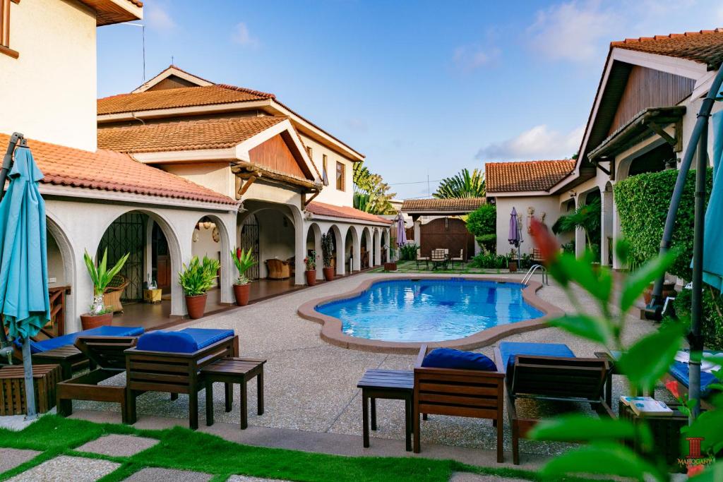 Mahogany Lodge, Cantonments photo