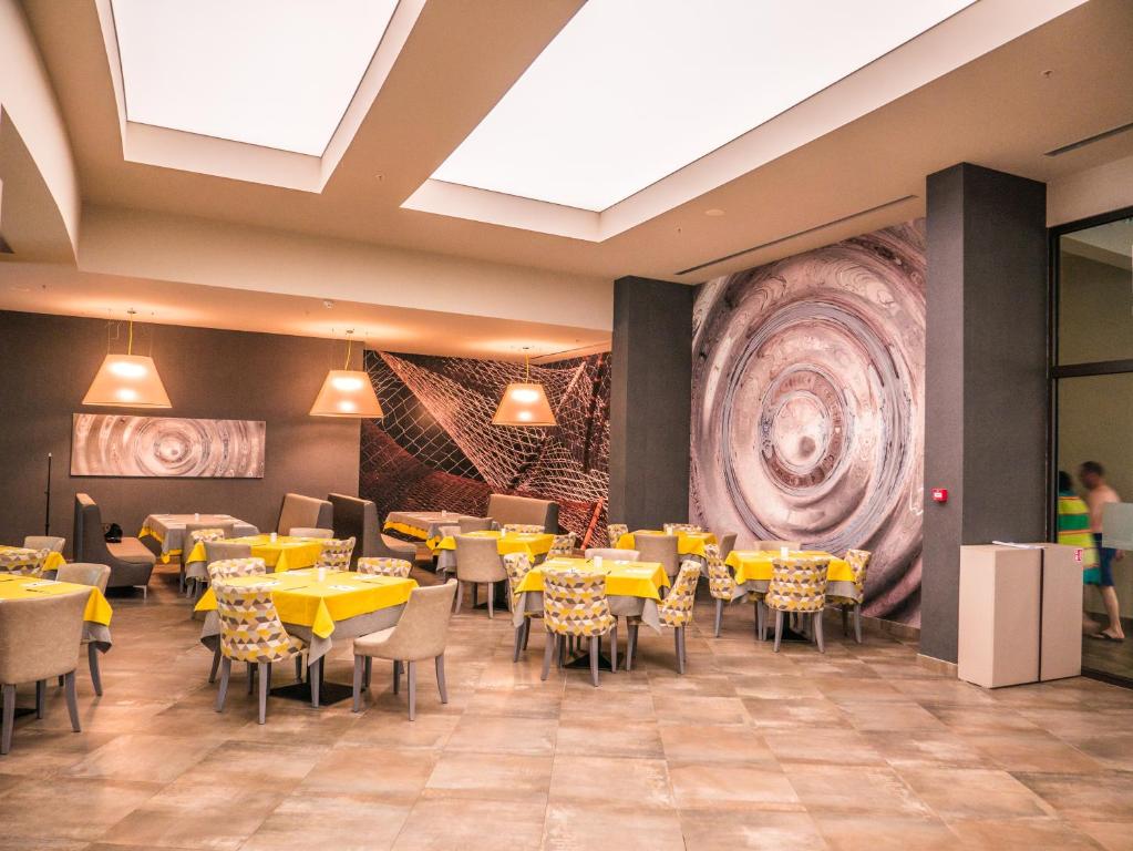 Aqua Paradise Resort & Aqua Park — Restaurant & bars in Nessebar, Burgas Region
