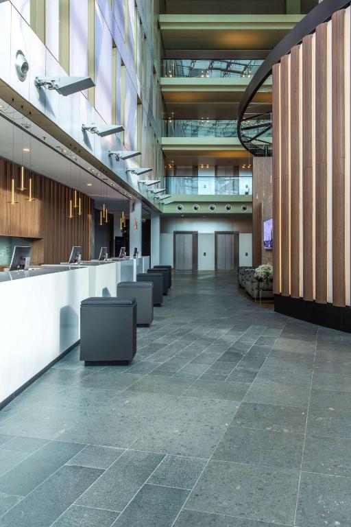 フロント・ロビー