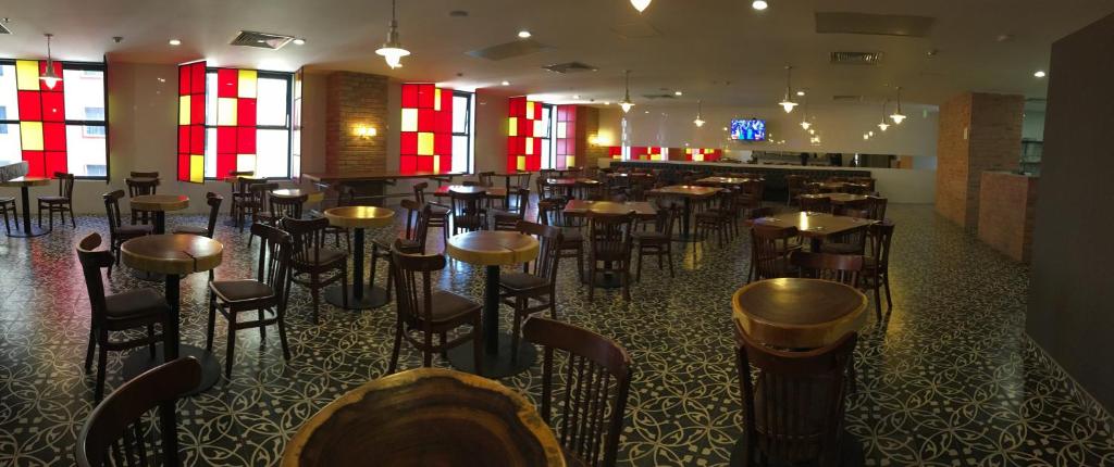 Restaurant, Holiday Inn Mexico Santa Fe By IHG in Mexico City