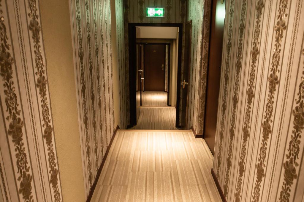 Golden Zaan Hotel photo