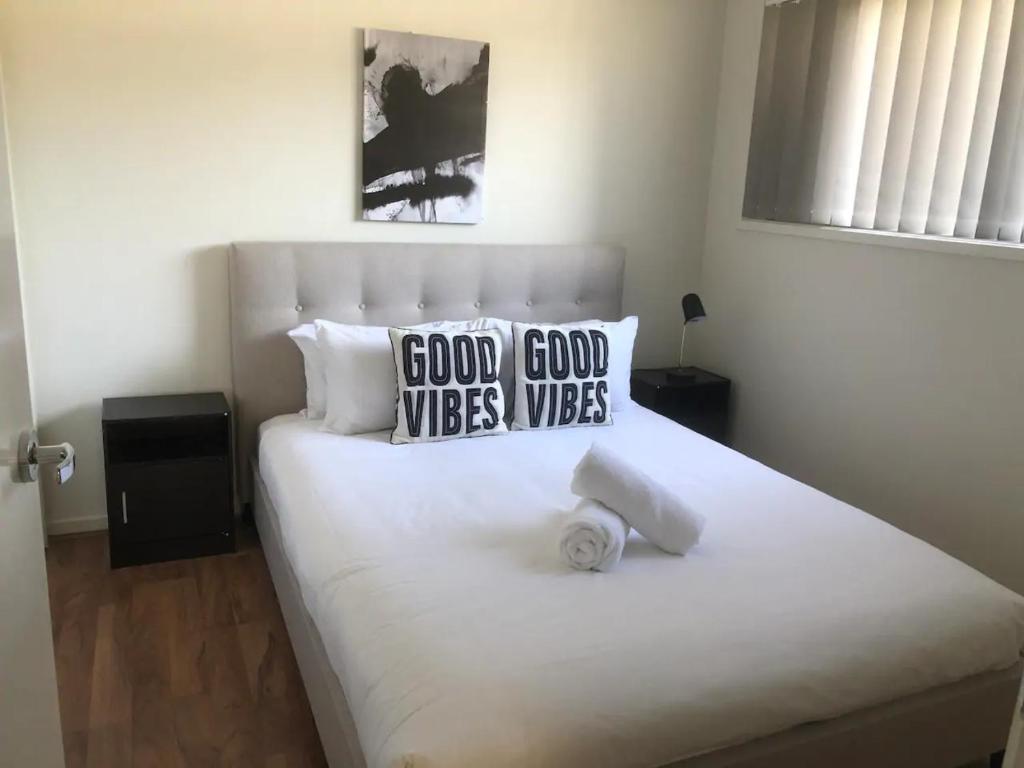 Bright 1 Bedroom Apartment 5km to Surfers Paradise photo