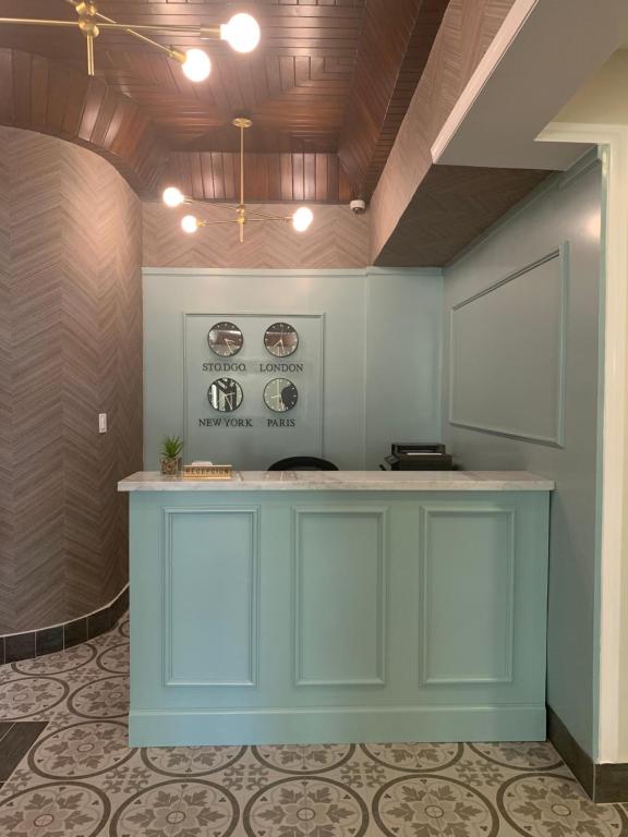 Front desk [24-hour]