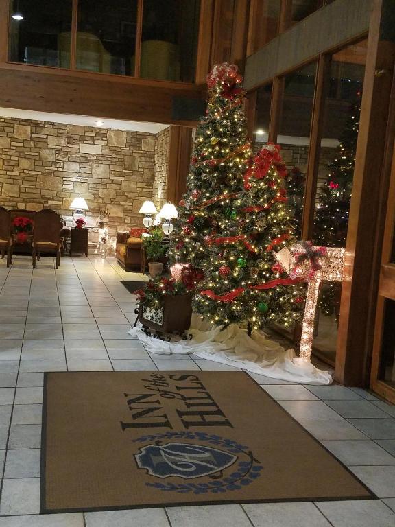 Inn of the Hills Hotel and Conference Center photo