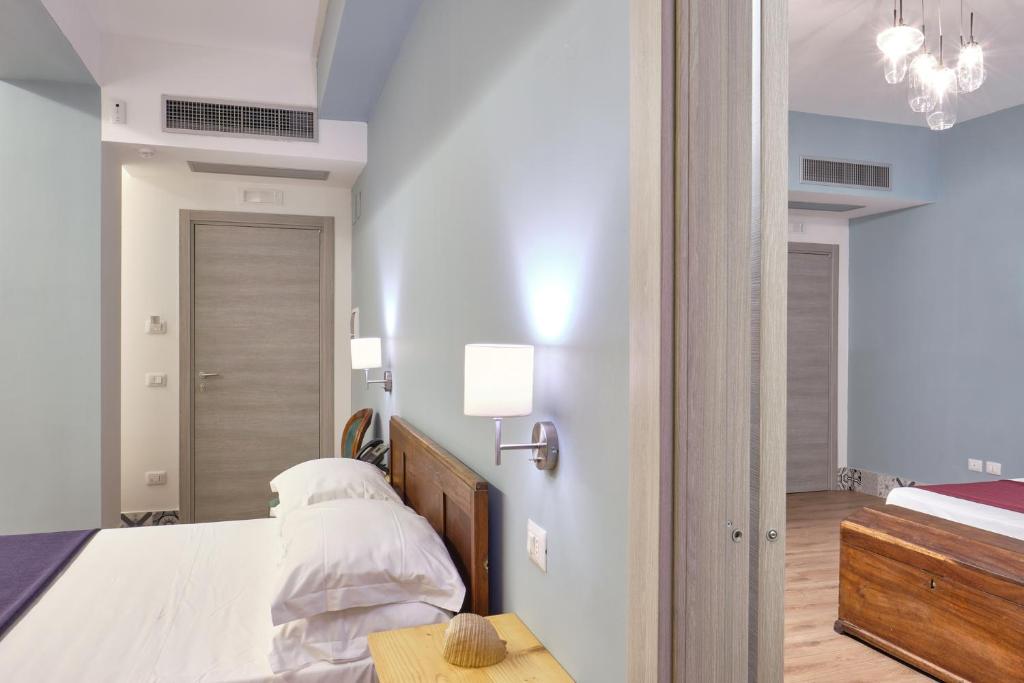 La Via del Porto Charme Rooms - 3