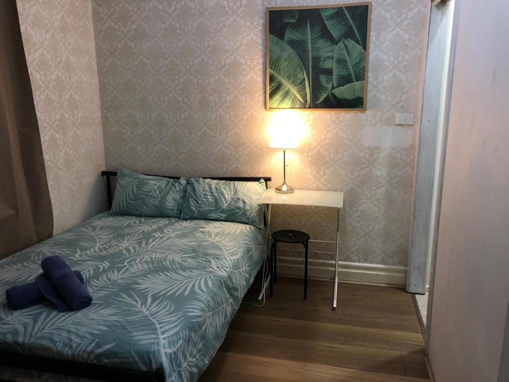 Melbourne short stay - Caulfield station, Monash Uni photo