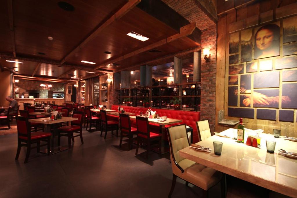 Restaurant, Al Safir Hotel in Manama