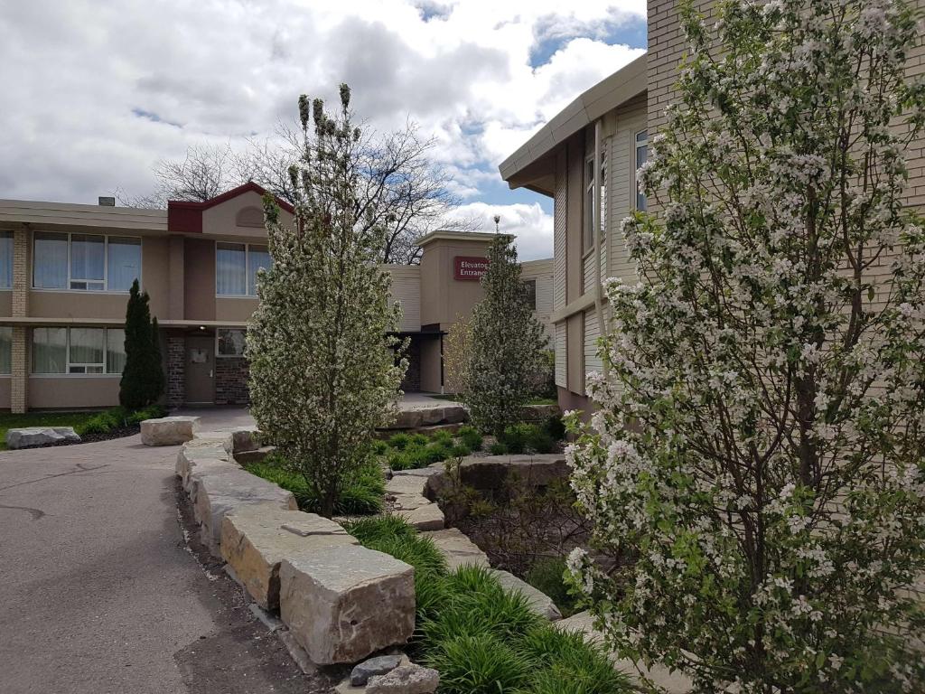 Best Western Plus Durham Hotel & Conference Centre Photo 33