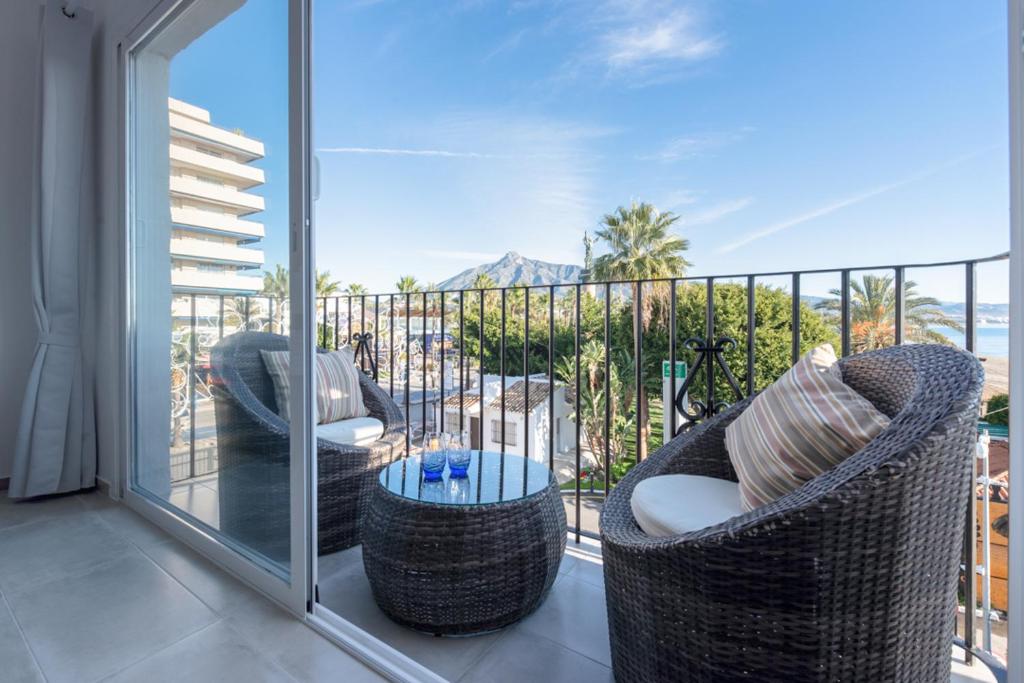 Puerto Banus Frontline Apartment with Amazing Sea Views - 3