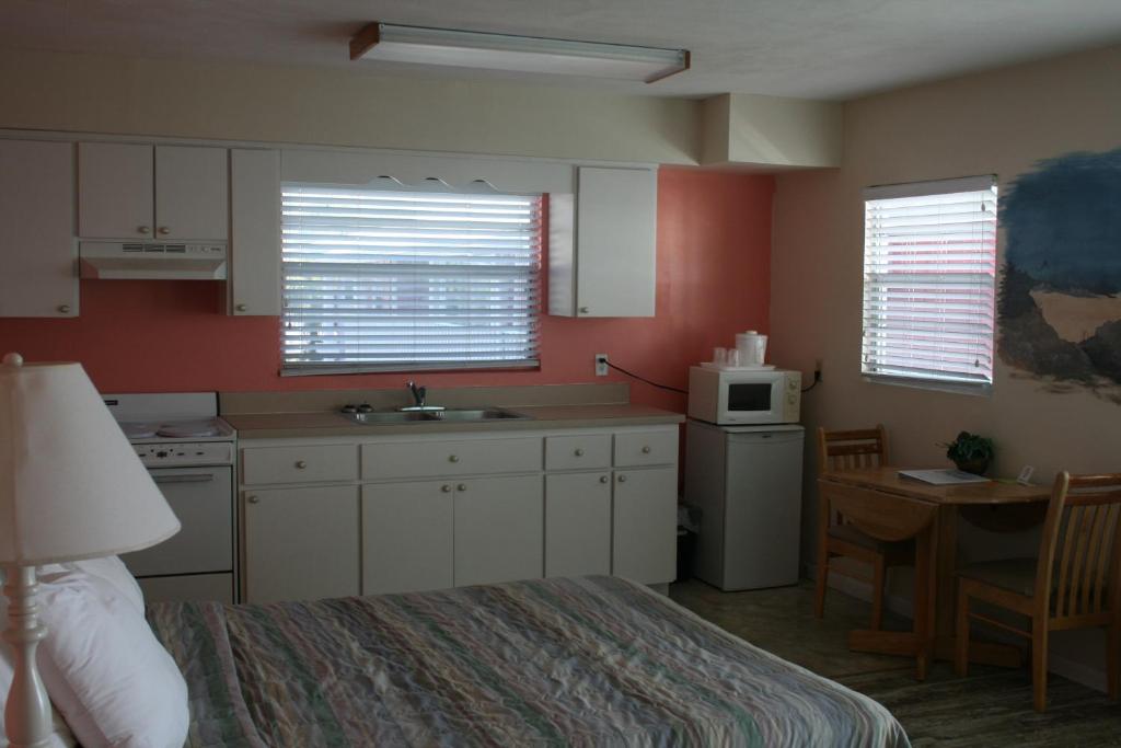 Beach Front Motel Cedar Key photo