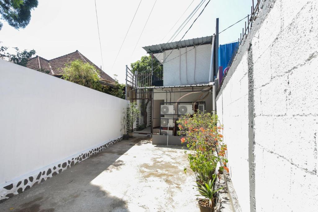 RedDoorz near Riau Junction Mall 2