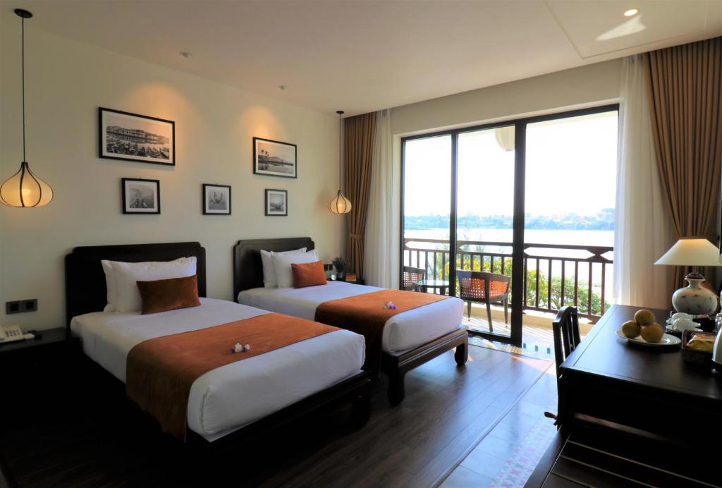 ROXANA RIVER VILLA