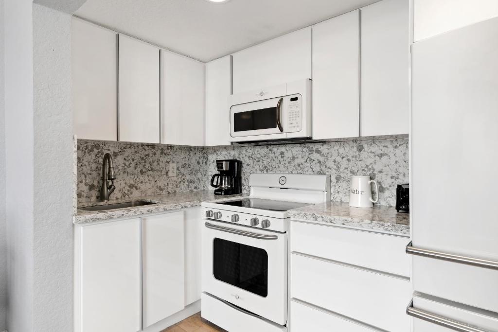Welworth condo units Miami Beach 전경