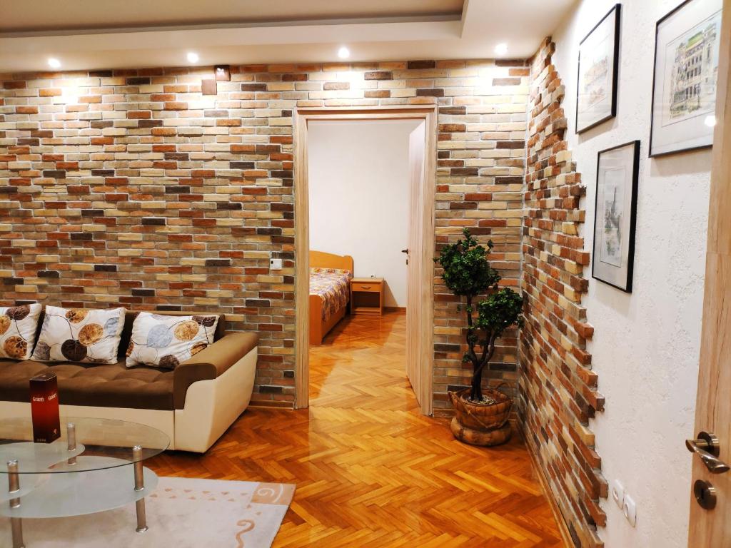 V2 with Love - Vintage Modern and Spacious - 2