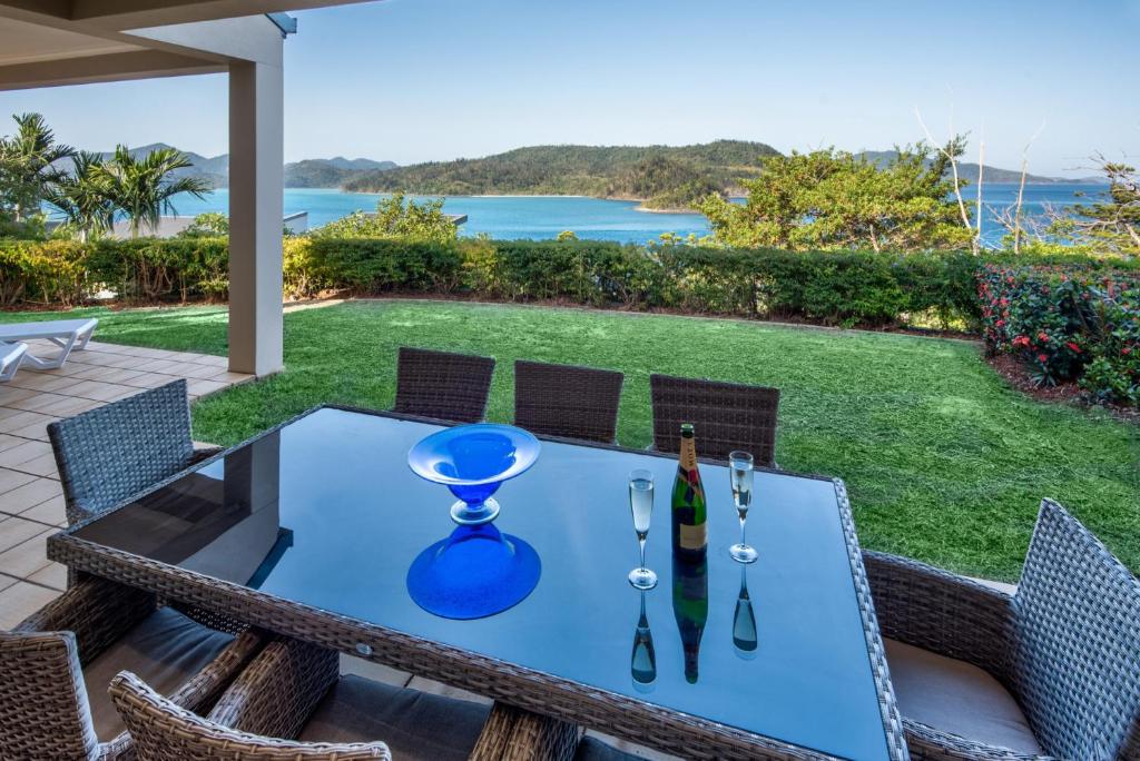 New La Bella Waters 1 Wide Reaching Ocean Views And Buggy — Hotel in Great Barrier Reef