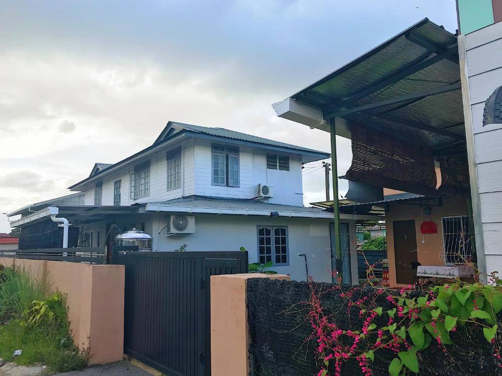 Merdeka Guest House 2 photo
